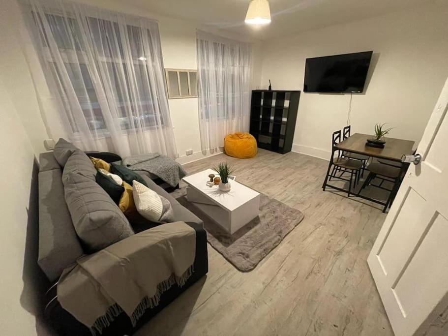 לונדון Spacious 2 Bedroom On Tower Bridge מראה חיצוני תמונה