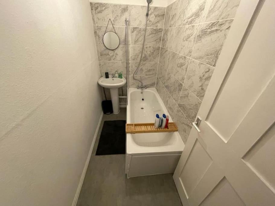 לונדון Spacious 2 Bedroom On Tower Bridge מראה חיצוני תמונה