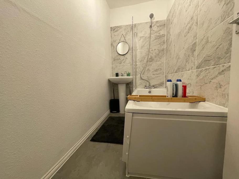 לונדון Spacious 2 Bedroom On Tower Bridge מראה חיצוני תמונה